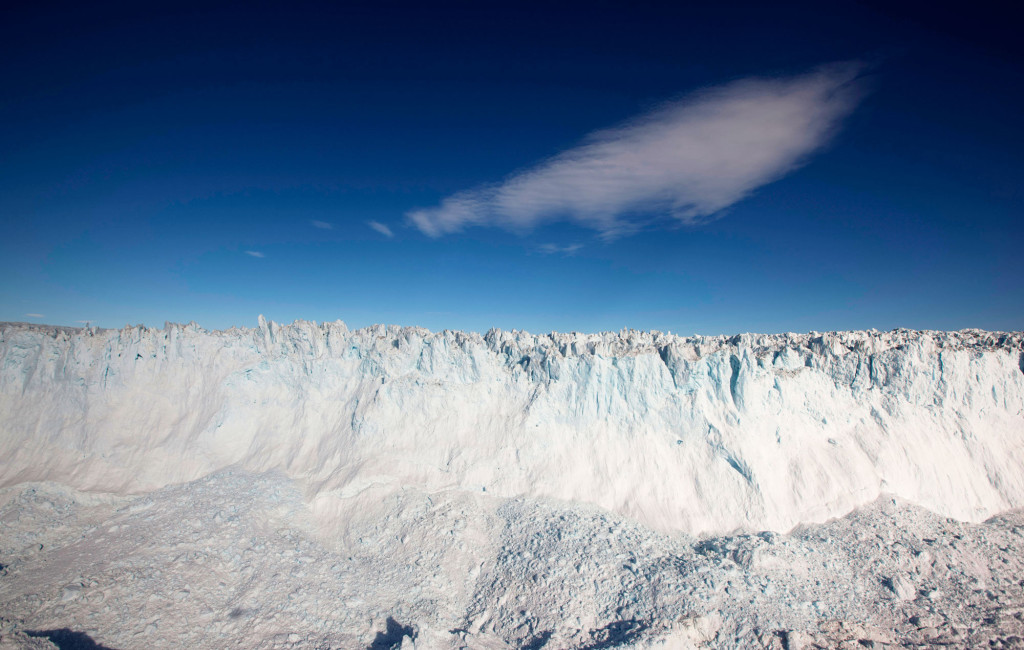 Den sex kilometer långa glaciären Jakobshavn Isbræ i närheten av staden Ilulissat, Grönland. Foto: AP